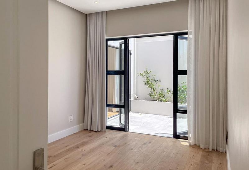 4 Bedroom Property for Sale in Oranjezicht Western Cape
